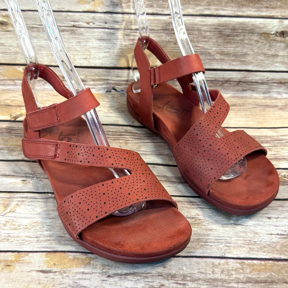 OTBT Womens Red Perforated Theodora Strappy Flat Leather Sandals 9M